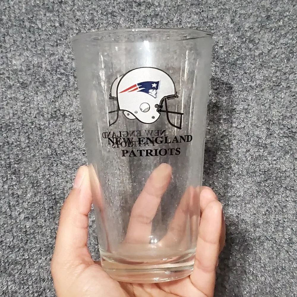 New England Patriots Pint Glass NFL Helmet Logo Spellout Barware Man Cave Party